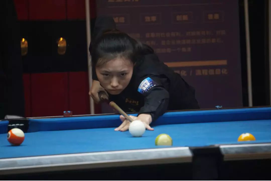 假摔染红 假摔染红